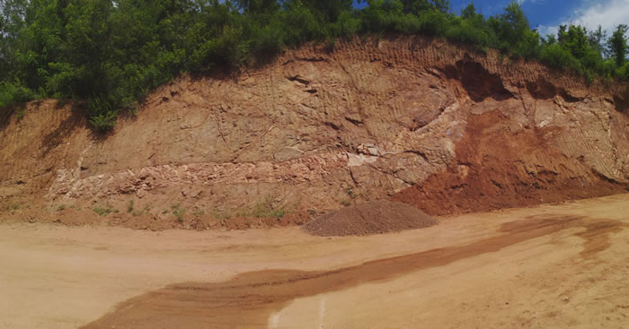 �ӱ�ʡ�е��ге����������ϵ��̴忪ɽ��·�������з��֡��������͡�Ů����ͼ��