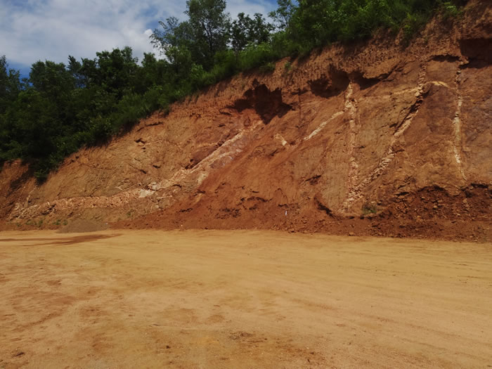 �ӱ�ʡ�е��ге����������ϵ��̴忪ɽ��·�������з��֡��������͡�Ů����ͼ��