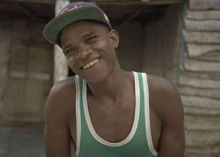 约翰尼小时候曾一直被误以为是女孩子。