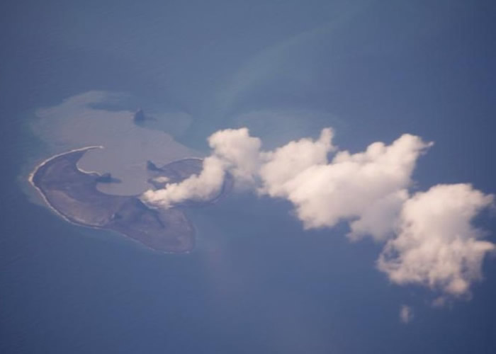 博戈斯洛夫火山早前喷发情形。