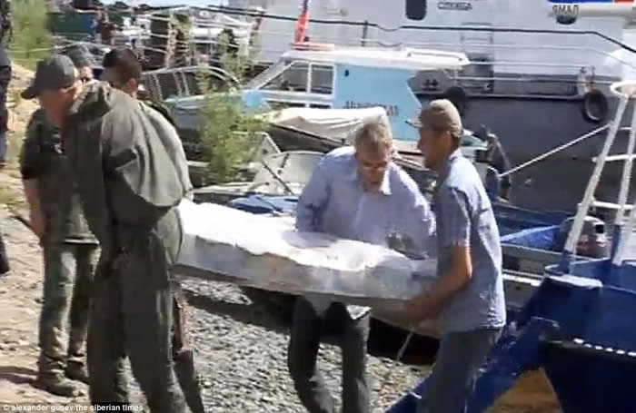 俄罗斯西伯利亚冻土层发现30多具900年前木乃伊 女干尸头发睫毛仍完好