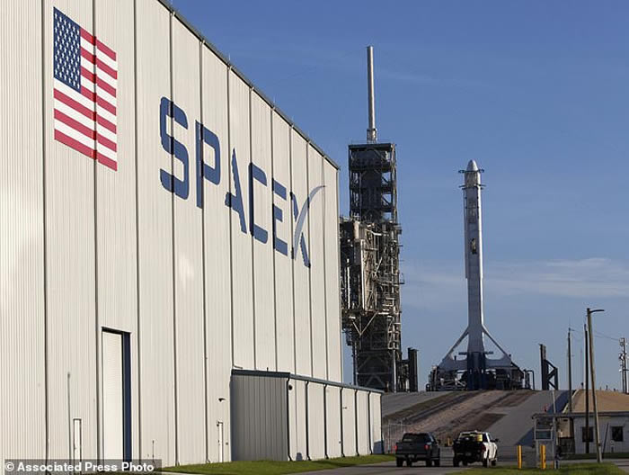 ̫��̽���Ƽ���˾SpaceX������ӥ9�Ż�� ����������ĳ����������Ϲ���̫��վ