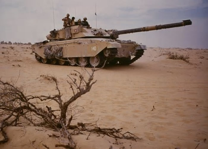 图为英军的挑战者二型坦克。(资料图片)