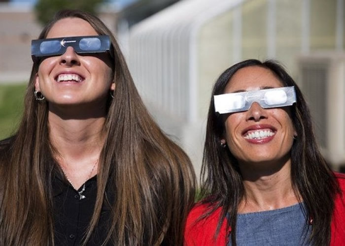 佩戴防护性不足的日食眼镜,可能对眼睛造成短暂性或永久性的伤害。