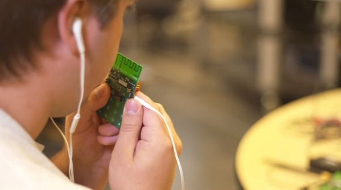 美国华盛顿大学研究人员发明不用电池的手机 讲话就能充电