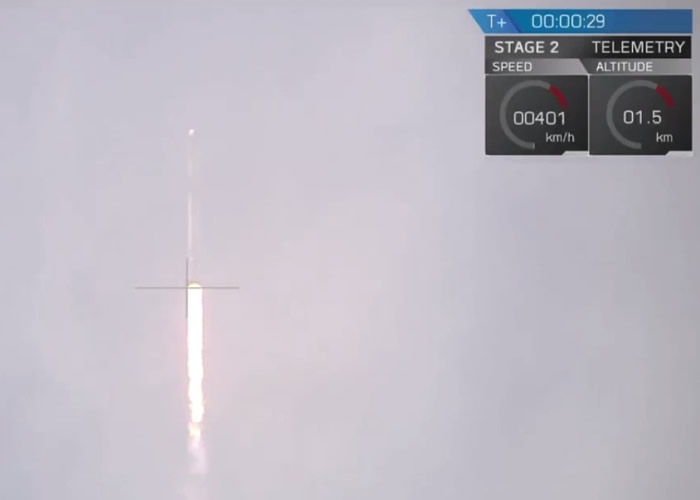 火箭高速升空。