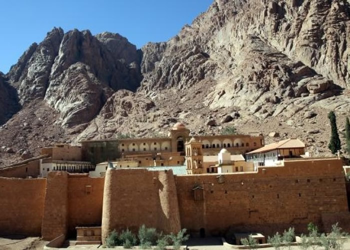 团队从圣凯瑟琳修道院(图)发现、写上经文的羊皮纸上寻回文献。