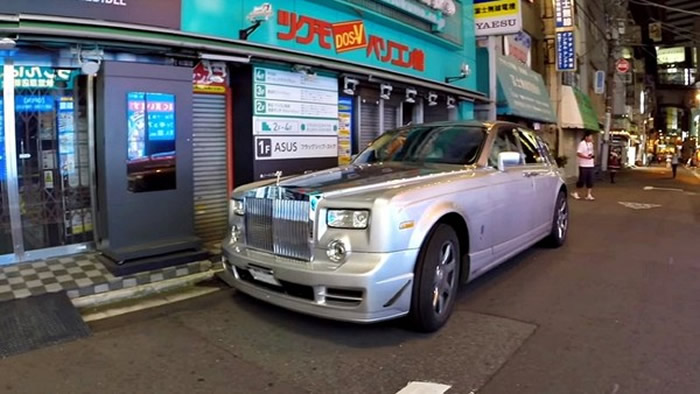 女神Rolls-Royce Phantom已经典雅万分,但就是有日本狂人铁了心帮他换颗源自Toyota Supra的新引擎。