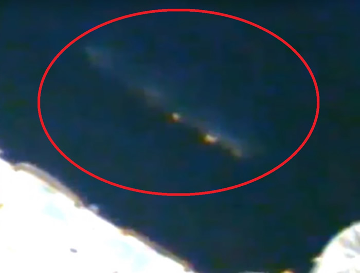 美51区拍到「地下UFO基地」?山脉突然出现2个大山洞