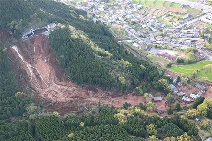 熊本地震引发土石流