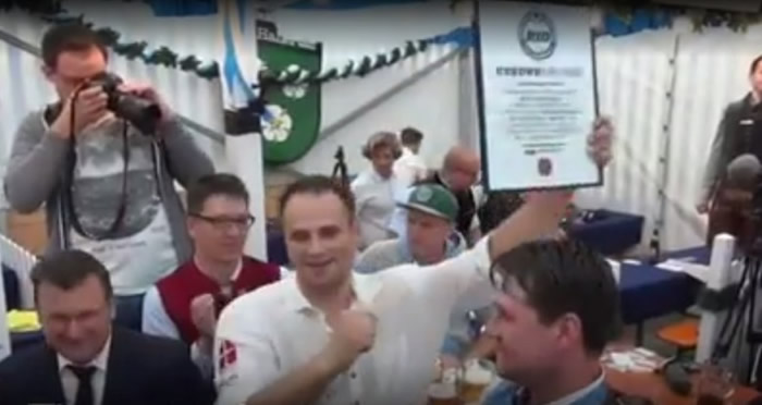 ơ�ƴ�����ˣ��¹�������Oliver Struempfelͽ�ֶ�29��ơ�ƴ������¼