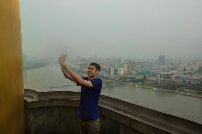 ۹Ÿ¿˹Jacob Augustineƽ˼Juche Towerġ PHOTOGRAPH BY DAVID GUTTENF