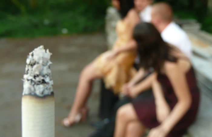 ������ҽѧ����־-����ѧ����ŷ���е����̼۸������Ӥ��������