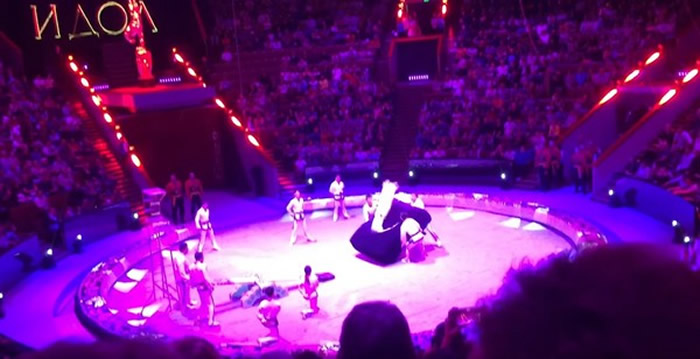 俄罗斯莫斯科“偶像-2017国际马戏艺术节”:朝鲜特技运动员挑战世界纪录失手摔断脖子