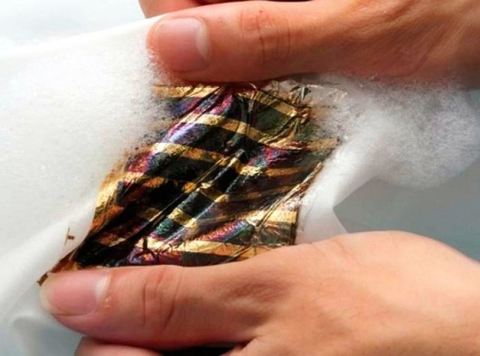 超薄太阳能电池可以用清洁剂清洗。