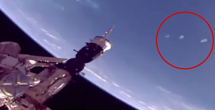 国际空间站附近飘过奇怪UFO状白团 阴谋论者:外星人