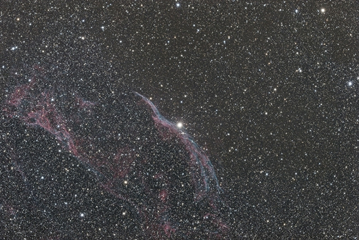 NGC 6960 C ɴ(Veil Nebula) λϾ޴԰ĳǲкǵԼ5ȣֱԼ70.0 x 6.0ǷAPM A