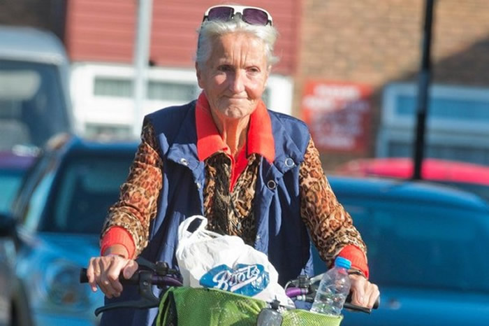 Ӣ��������ƽʱ���ĺ������������񡸲䷹��ʱ�ỻ�Ϻ�ɫ�����ס�