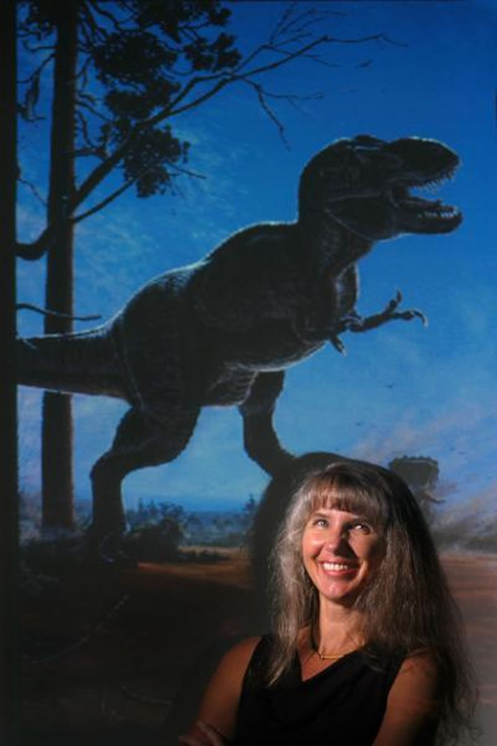 美国古生物学家Mary Schweitzer在寻找恐龙蛋白的道路上执着前行