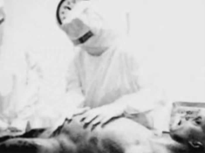 影片《解剖外星人》(Alien Autopsy)只是个笑话 制片人Spyros Melaris承认造假