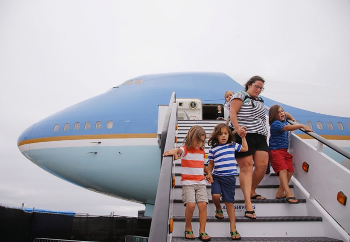 家长带同小孩前来参观。