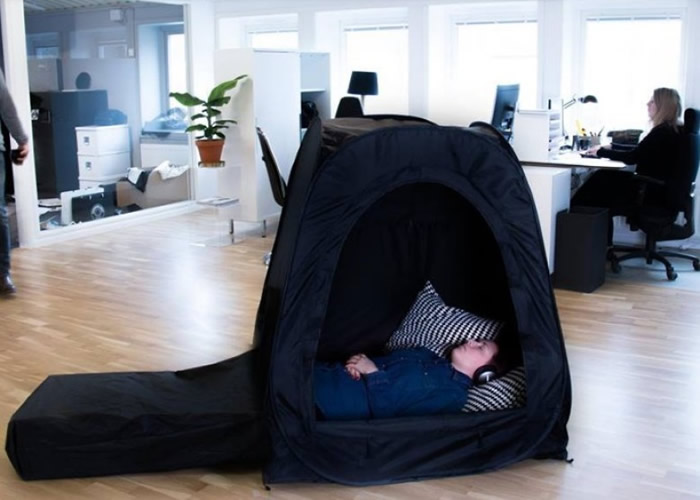 Nap Tent可保持黑暗的睡眠环境,亦可防止睡相被偷拍上网。