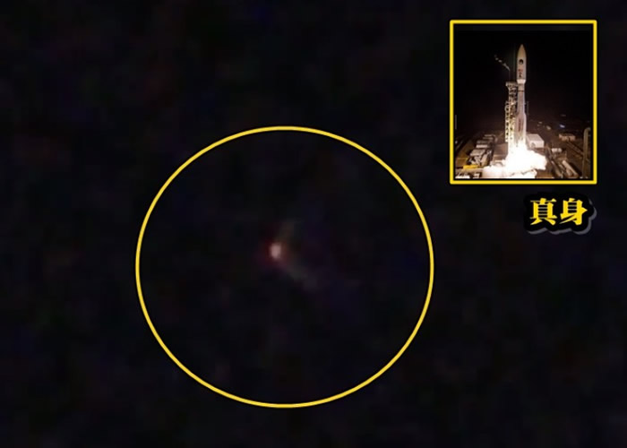 “UFO”(黄圈示)的真身原来是火箭。