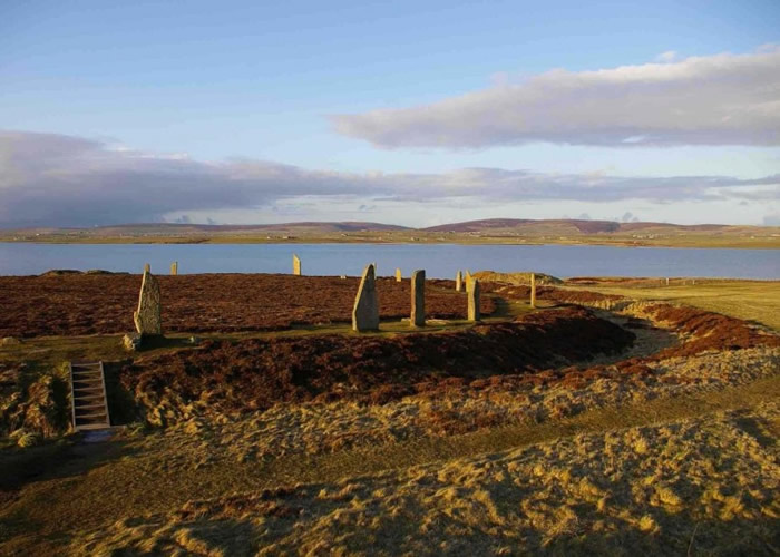 ����˹ָ���Ͼ����ھ�ʯԲ���ɶԡ�