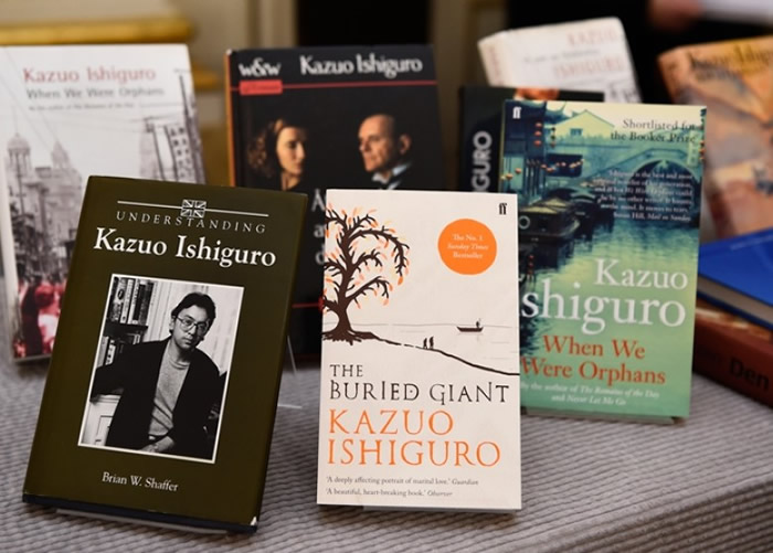 ����ίԱ��չʾʯ��һ�۵Ĳ���������