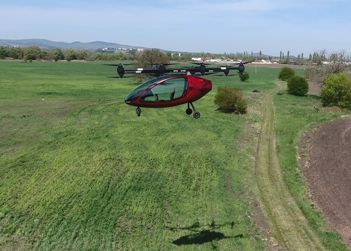 飞天车以碳纤维制成,轻巧又坚韧耐用。