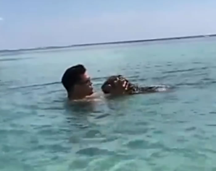 ��������½��ʿ�����б����ޱ���ˮ��Ӿ