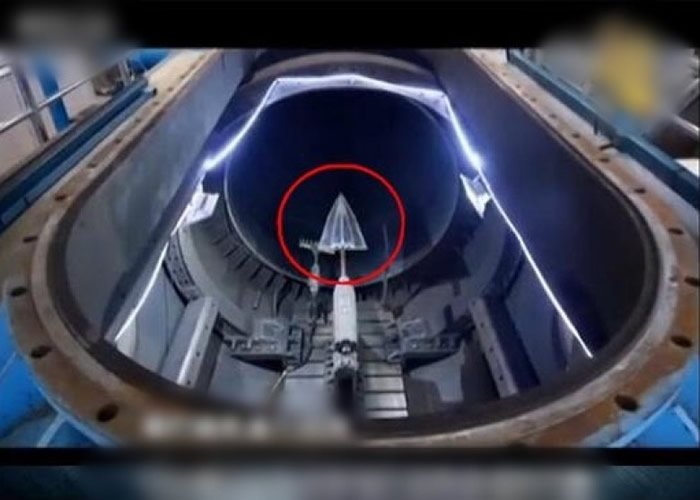 “JF12激波风洞”中出现高超音速飞行器的测试模型。