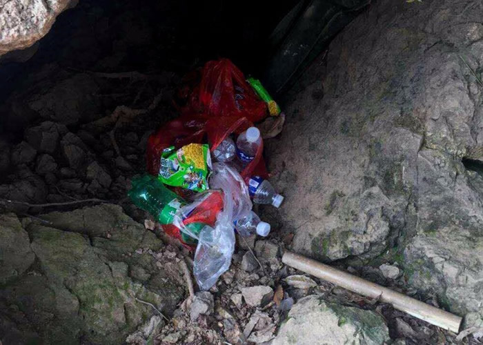 疑犯盗墓前准备充足,带备有大量饮料。