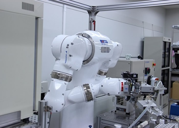 新技术利用机器人Maholo结合AI试验。