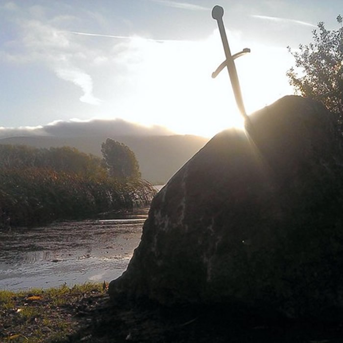 亚瑟王回来了?英国威尔斯布雷肯比肯斯国家公园“石中剑”离奇消失