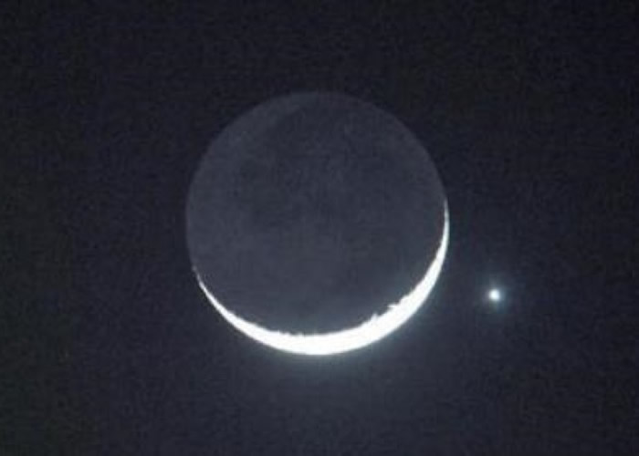 专家指,周二晚约6时面向西南的低空,即可看到“土星会弯月”。(资料图片)