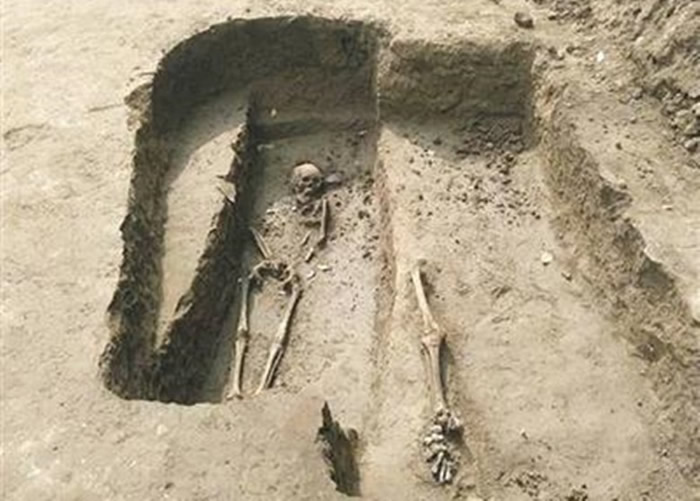 考古学家初步鉴定,相信这批文物是金元时期的古墓群。