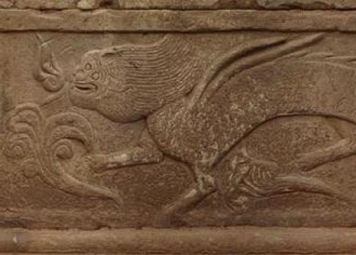 考古人员指,宋代墓室内通常是左青龙右白虎,而南宋的动物雕刻常常较瘦。