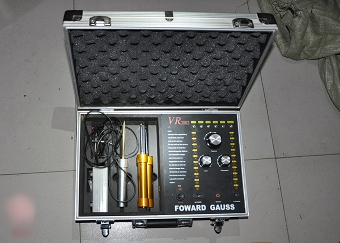 警方起获金属探测器。