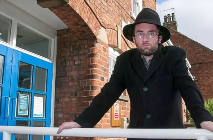 ӢȻStephen Briggsƿ100 ײ