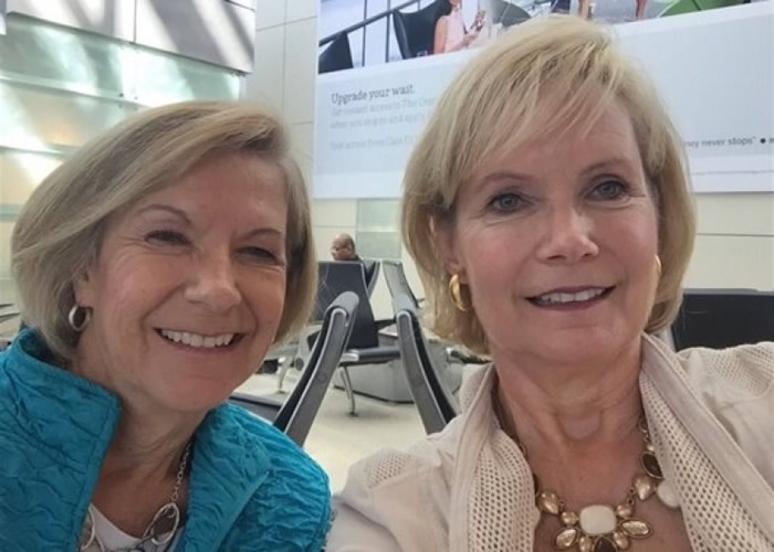 美国67岁孪生姐妹墨西哥海滩散步 疑遭6米巨浪卷走