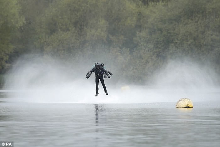 Ӣ��������Richard Browning������ʵ�桰����ս�¡����ɹ��Է� ���������¼