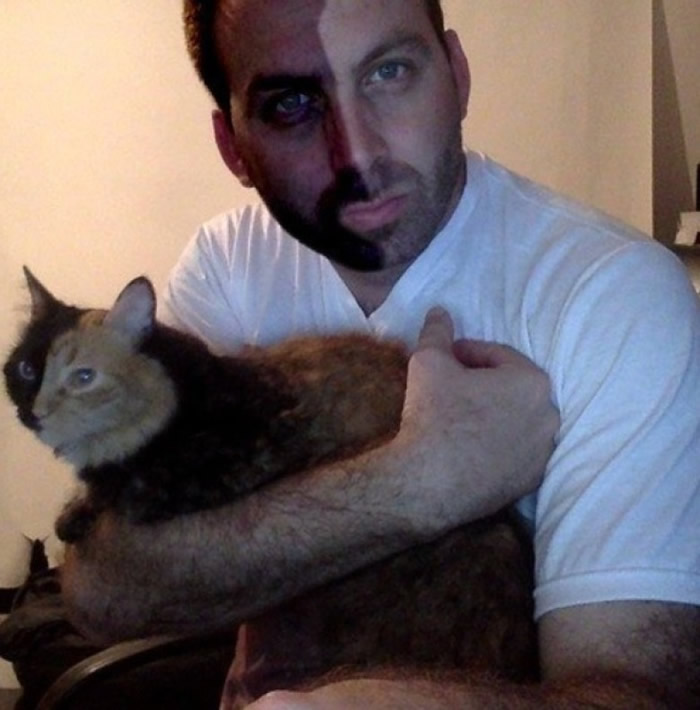 猫奴(右)将自己的面画成2种颜色,跟主子成绝配。