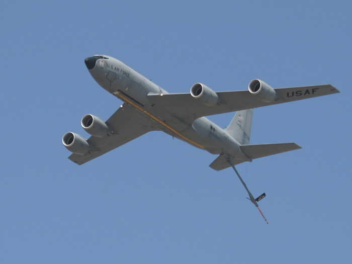 KC-135ͬ²ͻKC-135 StratotankerһɲվĿмͻվ˾ƻڻϼװ