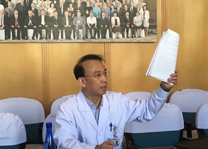 卡纳韦罗透露,任晓平此前展示的研究报告已经投给美国期刊《外科》。