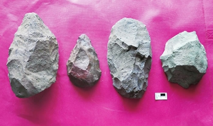 出土的旧石器时代中期石制品(图片由李占扬先生提供)