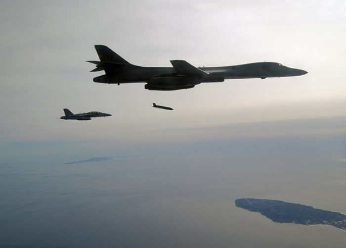 美军B-1B战略轰炸机成功试射新型长程反舰导弹(LRASM)