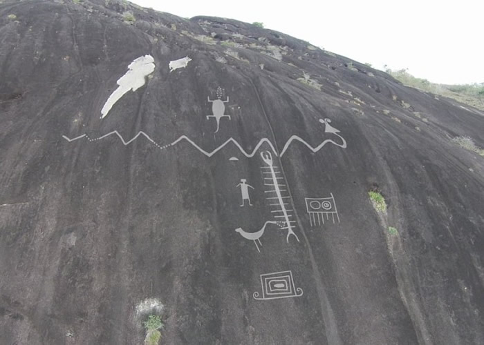 ʯ���а�����30���׵Ľ���ͼ����