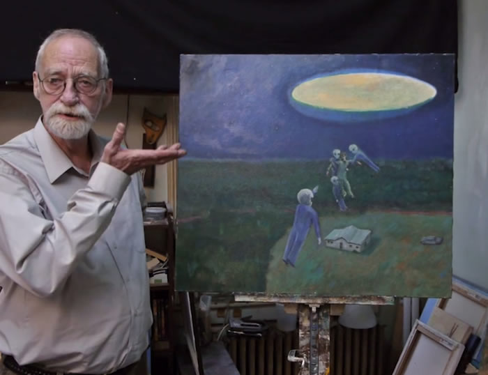 美国艺术家哈金斯(David Huggins)声称17岁时被女性外星人夺走第一次