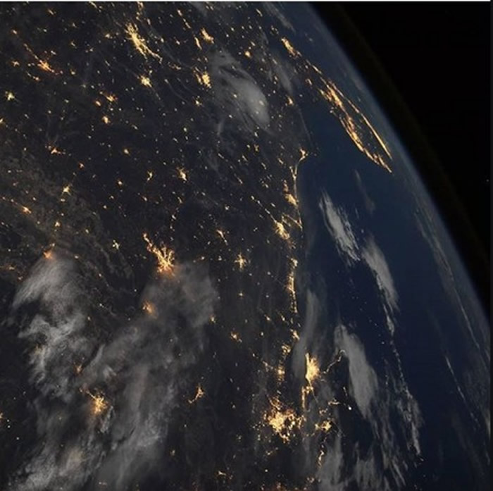 NASA公布第3名的照片,我们之间。